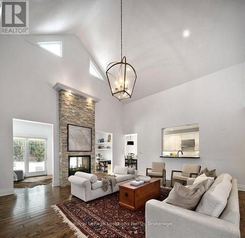 110 John Watt Way, Blue Mountains, ON - Indoor Photo Showing Living Room