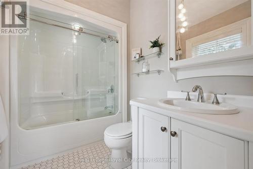 66 Grange Street, Guelph (St. George'S), ON - Indoor Photo Showing Bathroom
