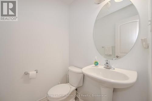 23 - 23 Kingsbury Square, Guelph (Pineridge/Westminster Woods), ON - Indoor Photo Showing Bathroom