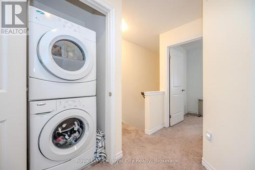23 - 23 Kingsbury Square, Guelph (Pineridge/Westminster Woods), ON - Indoor Photo Showing Laundry Room