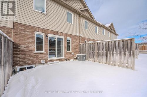 23 - 23 Kingsbury Square, Guelph (Pineridge/Westminster Woods), ON - Outdoor With Exterior