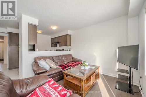23 - 23 Kingsbury Square, Guelph (Pineridge/Westminster Woods), ON - Indoor Photo Showing Living Room