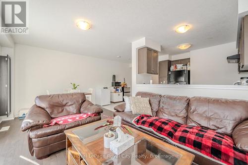 23 - 23 Kingsbury Square, Guelph (Pineridge/Westminster Woods), ON - Indoor Photo Showing Living Room