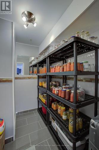 Cold Room - 675 Prospect Street, Minto, ON - Indoor
