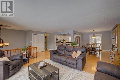 675 Prospect Street, Minto, ON - Indoor Photo Showing Living Room