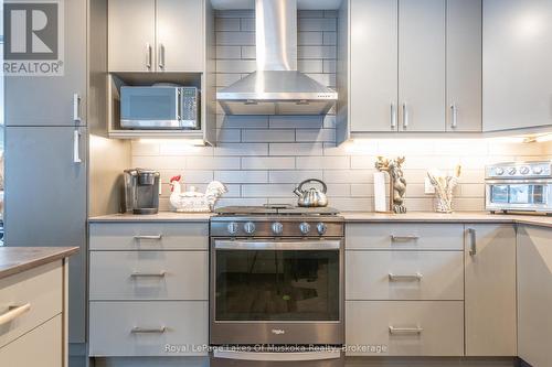 256 Woodland Drive, Huntsville (Chaffey), ON - Indoor Photo Showing Kitchen With Upgraded Kitchen