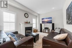 Living room with fireplace - 