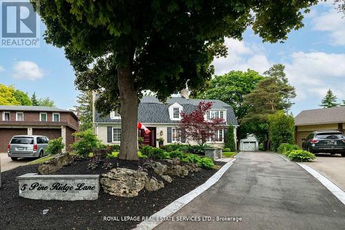 5 PINE RIDGE LANE  Brampton, ON L6W 1G6