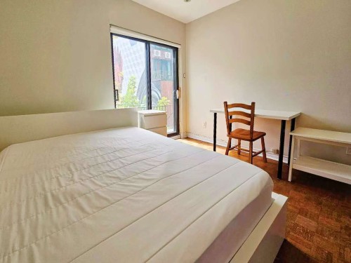 Bedroom - 3550 Rue St-Dominique, Montréal (Le Plateau-Mont-Royal), QC - Indoor Photo Showing Bedroom