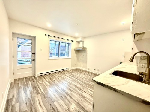 Salon - 2-5385 10E Avenue, Montréal (Rosemont/La Petite-Patrie), QC - Indoor Photo Showing Other Room