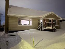 42 Rue Hogue  Sept-Îles, QC G4S 1M9