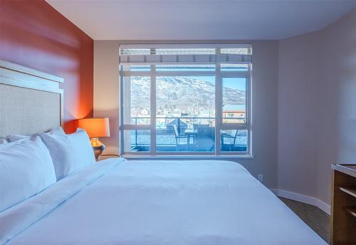 312-15 Park Place, Osoyoos, BC - Indoor Photo Showing Bedroom