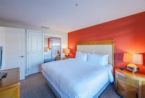 312-15 Park Place, Osoyoos, BC - Indoor Photo Showing Bedroom