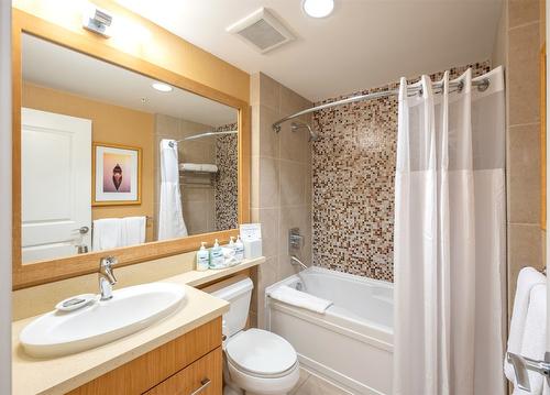 312-15 Park Place, Osoyoos, BC - Indoor Photo Showing Bathroom