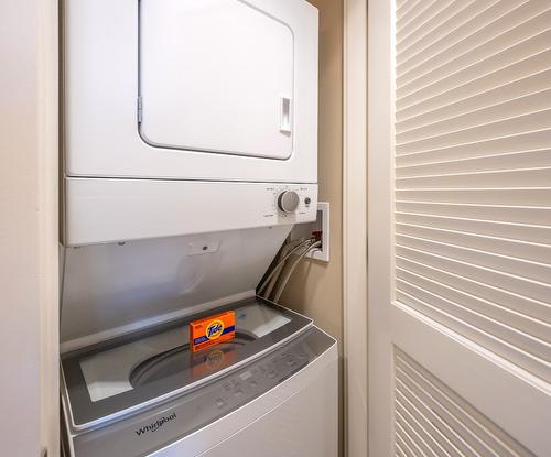 312-15 Park Place, Osoyoos, BC - Indoor Photo Showing Laundry Room