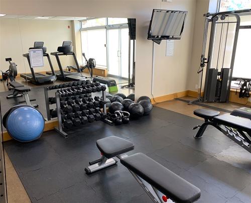 312-15 Park Place, Osoyoos, BC - Indoor Photo Showing Gym Room