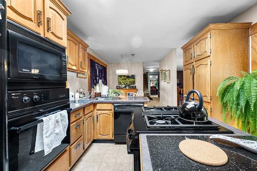 1804 13Th Avenue, Cranbrook, BC - Indoor Photo Showing Kitchen