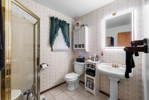 1804 13Th Avenue, Cranbrook, BC - Indoor Photo Showing Bathroom