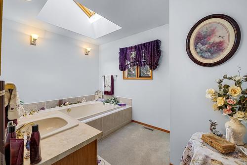 1804 13Th Avenue, Cranbrook, BC - Indoor Photo Showing Bathroom