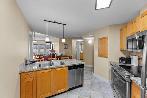 319-4205 Gellatly Road, West Kelowna, BC - Indoor Photo Showing Kitchen With Double Sink