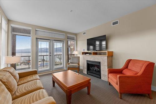 319-4205 Gellatly Road, West Kelowna, BC - Indoor Photo Showing Living Room With Fireplace