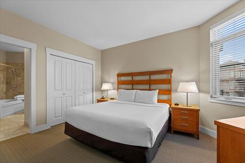 319-4205 Gellatly Road, West Kelowna, BC - Indoor Photo Showing Bedroom