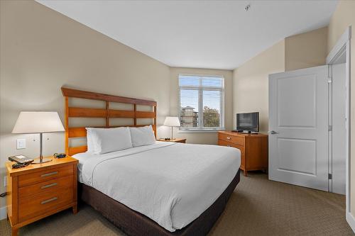 319-4205 Gellatly Road, West Kelowna, BC - Indoor Photo Showing Bedroom