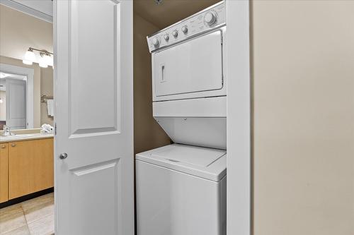 319-4205 Gellatly Road, West Kelowna, BC - Indoor Photo Showing Laundry Room
