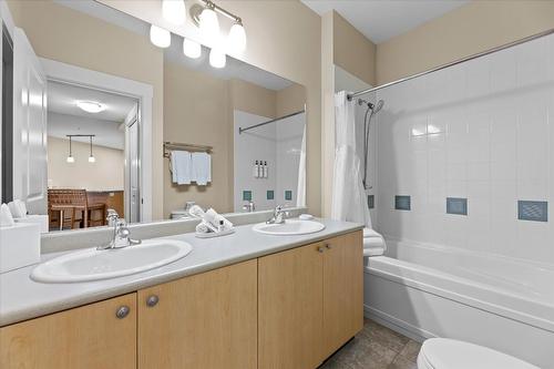 319-4205 Gellatly Road, West Kelowna, BC - Indoor Photo Showing Bathroom