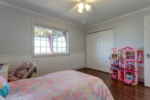 1114-2440 Old Okanagan Highway, West Kelowna, BC - Indoor Photo Showing Bedroom