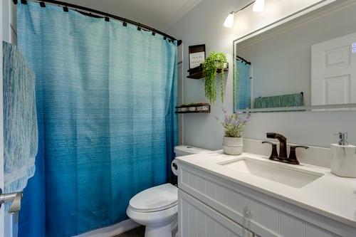 1114-2440 Old Okanagan Highway, West Kelowna, BC - Indoor Photo Showing Bathroom