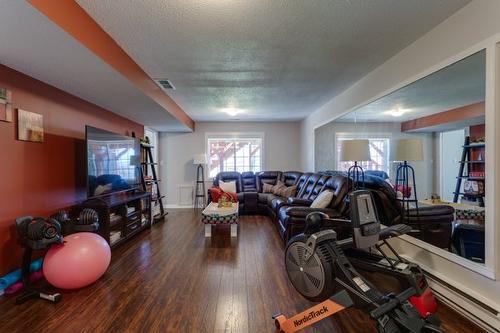 1114-2440 Old Okanagan Highway, West Kelowna, BC - Indoor Photo Showing Living Room