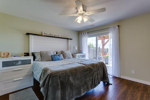1114-2440 Old Okanagan Highway, West Kelowna, BC - Indoor Photo Showing Bedroom