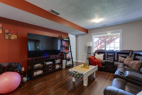 1114-2440 Old Okanagan Highway, West Kelowna, BC - Indoor Photo Showing Living Room