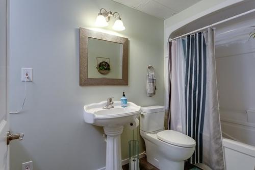 1114-2440 Old Okanagan Highway, West Kelowna, BC - Indoor Photo Showing Bathroom