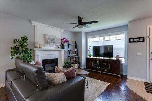 1114-2440 Old Okanagan Highway, West Kelowna, BC - Indoor Photo Showing Living Room With Fireplace
