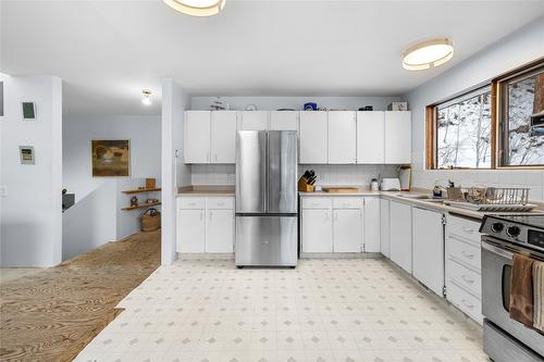 35 Waldie A Road, Kimberley, BC - Indoor Photo Showing Kitchen With Double Sink