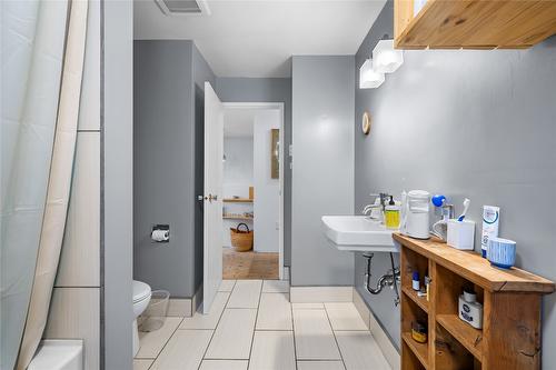 35 Waldie A Road, Kimberley, BC - Indoor Photo Showing Bathroom