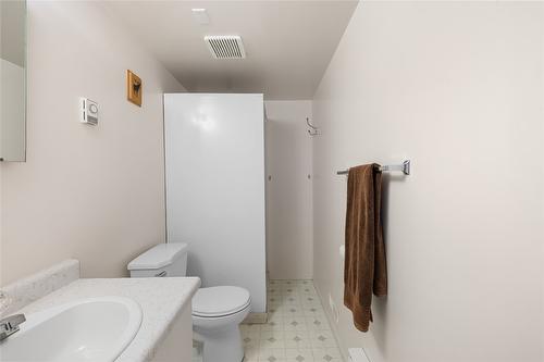 35 Waldie A Road, Kimberley, BC - Indoor Photo Showing Bathroom