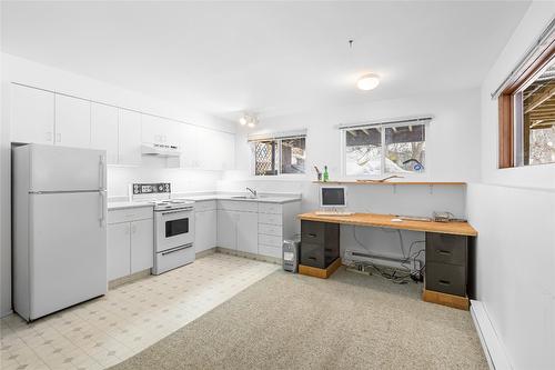35 Waldie A Road, Kimberley, BC - Indoor Photo Showing Kitchen