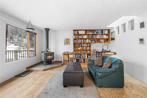 35 Waldie A Road, Kimberley, BC - Indoor Photo Showing Living Room With Fireplace
