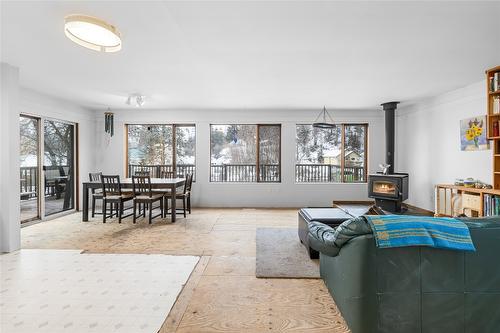 35 Waldie A Road, Kimberley, BC - Indoor Photo Showing Living Room