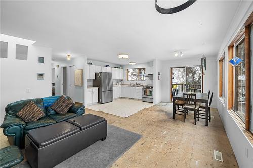 35 Waldie A Road, Kimberley, BC - Indoor Photo Showing Living Room