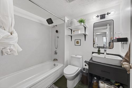 107-751 Grandview Terrace, Kamloops, BC - Indoor Photo Showing Bathroom