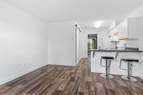 205-2585 Hebert Road, West Kelowna, BC - Indoor Photo Showing Other Room