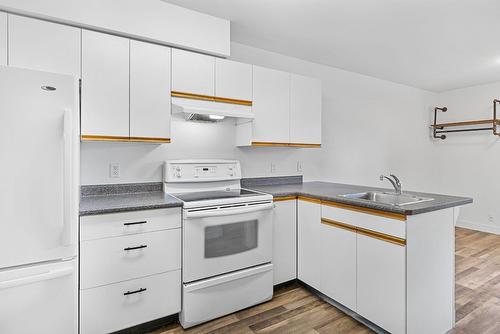 205-2585 Hebert Road, West Kelowna, BC - Indoor Photo Showing Kitchen