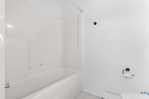 205-2585 Hebert Road, West Kelowna, BC - Indoor Photo Showing Bathroom