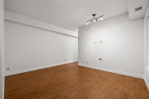416-850 Saucier Avenue, Kelowna, BC - Indoor Photo Showing Other Room