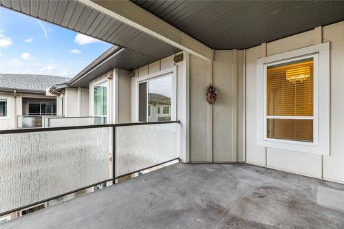 416-850 Saucier Avenue, Kelowna, BC - Outdoor With Exterior