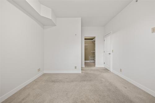 416-850 Saucier Avenue, Kelowna, BC - Indoor Photo Showing Other Room